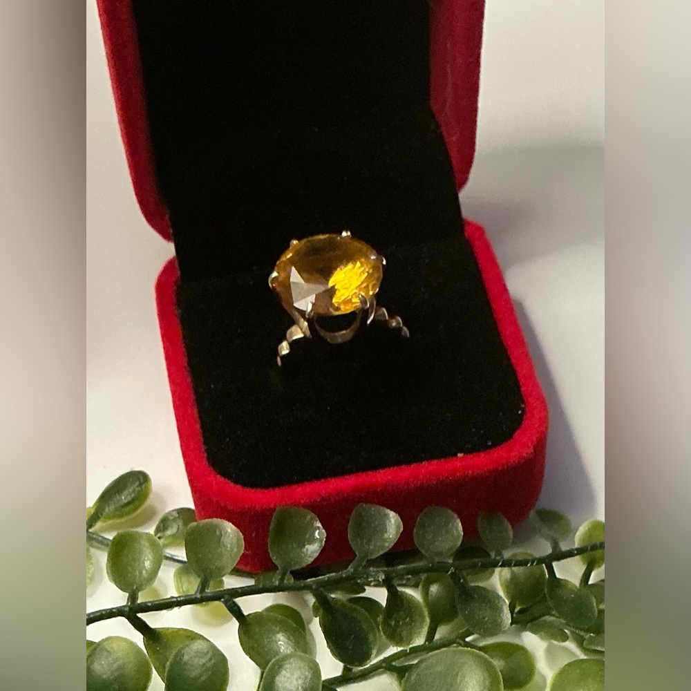 14K Extra Large Citrine round gemstone in fluted setting. Size 71/2-8.